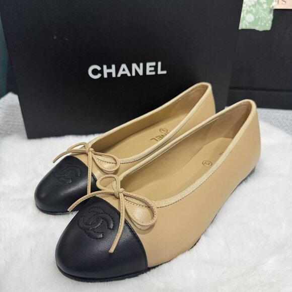 Chanel Women's Black and Cream Ballet Flats - Picture 1 of 5